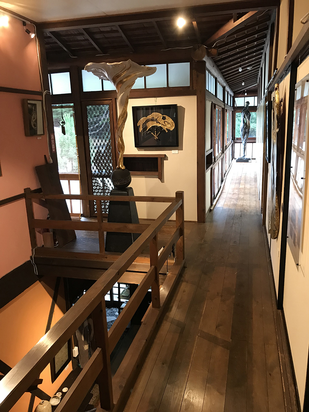 大山現代の美術館内観